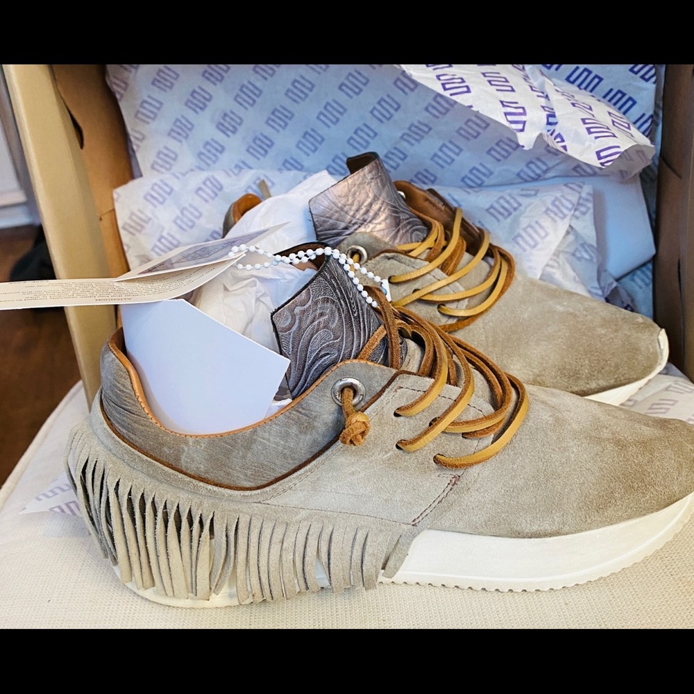 Esseutesse Grey Suede Fringe Sneakers